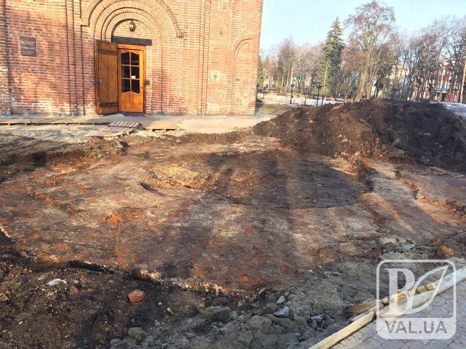  Вблизи Пятницкой церкви раскопали фундамент старой колокольни? 