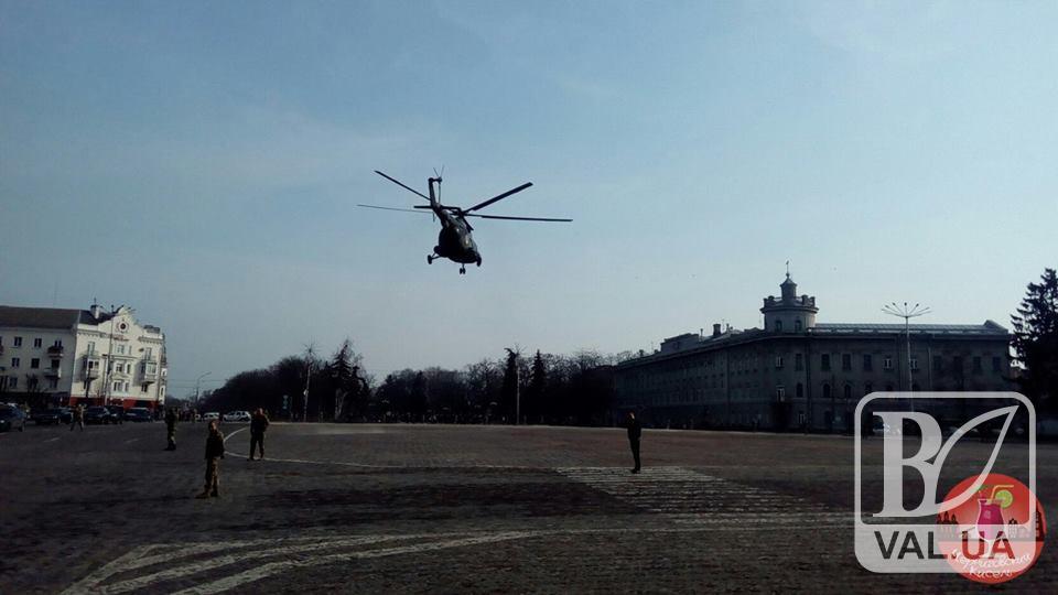 На Красную площадь приземлился вертолет