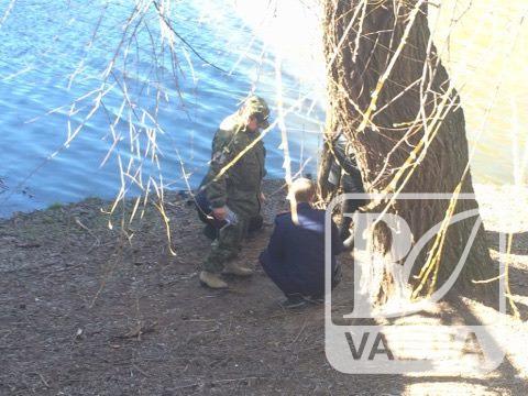 В Чернигове под Красным мостом обнаружили патроны к автомату и снаряд 