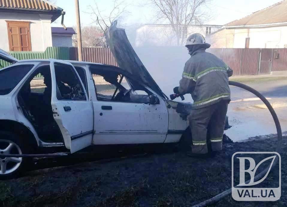 На Чернігівщині згоріли дві машини. ФОТО