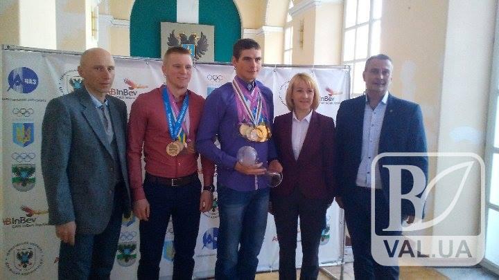 Черниговские паралимпийцы привезли в Чернигов уникальные награды с чемпионата мира