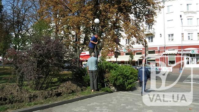 У центрі Чернігова виявили ліхтар з «нетрадиційною поведінкою». ВІДЕО