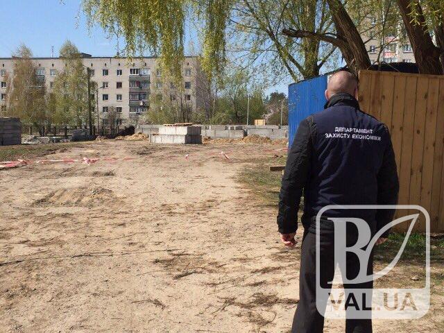 Чиновників Чернігівської міськради та підрядника підозрюють у присвоєнні коштів під час будівництва садочка на Масанах