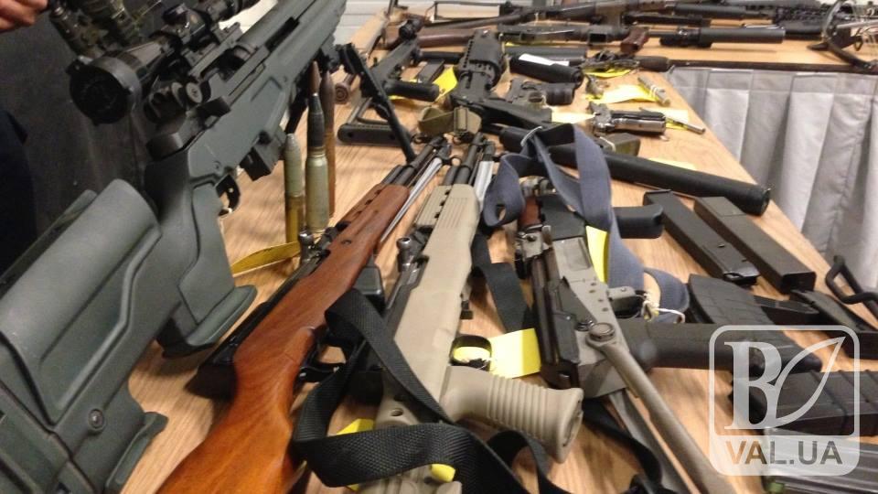 На Чернігівщині поліція вилучила у громадянина цілий арсенал зброї та набоїв