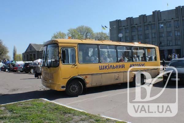 Дітлахам на Чернігівщині подарували автобус