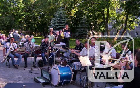 Концерт выходного дня: в течение лета на Аллее Героев будет играть оркестр