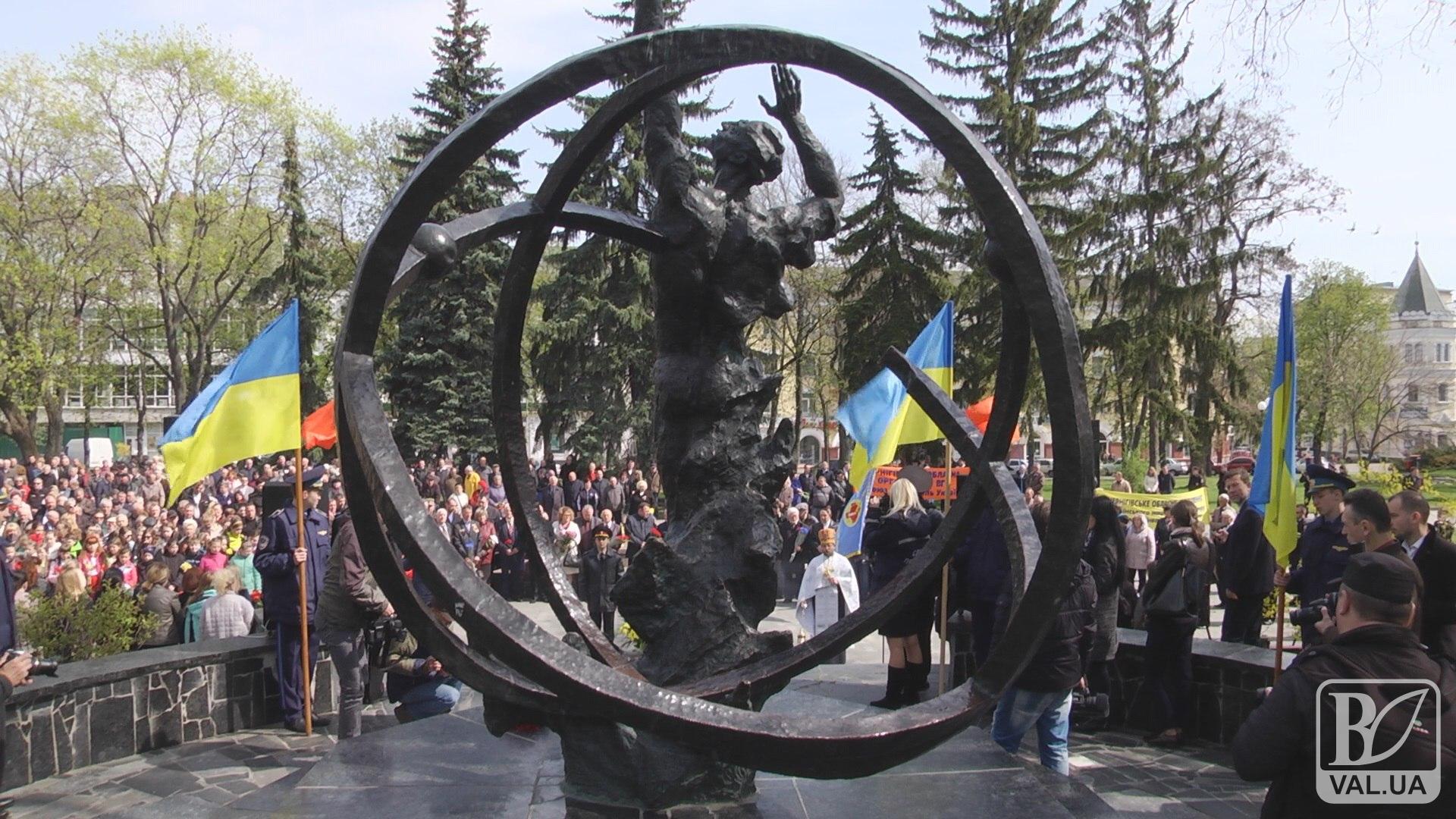 Чернігівці вшанували ліквідаторів аварії на Чорнобильській АЕС. ВІДЕО