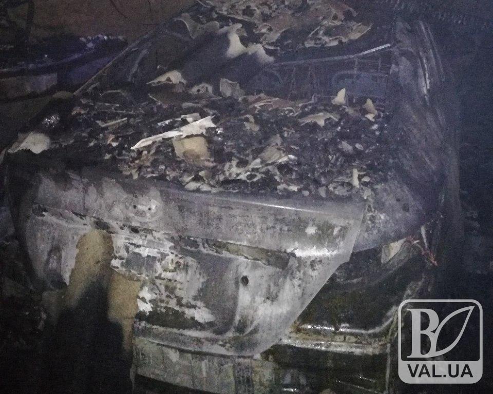 На Чернігівщині через підпал згоріли три гаражі