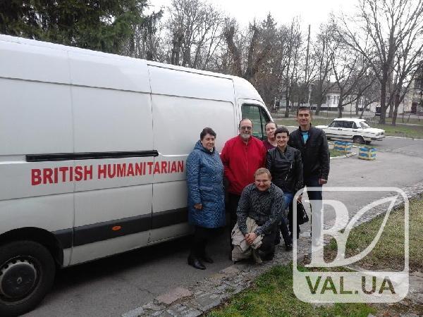 Семьям Черниговщины, которые оказались в сложных жизненных условиях, помогает... волонтер из Англии