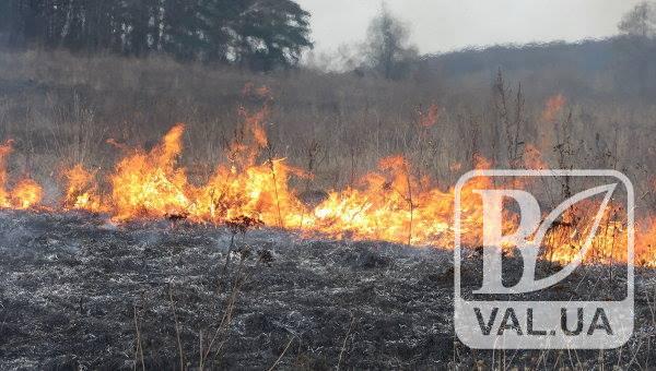 «Вогняний» день на Чернігівщині: десяток пожеж та вибух міни