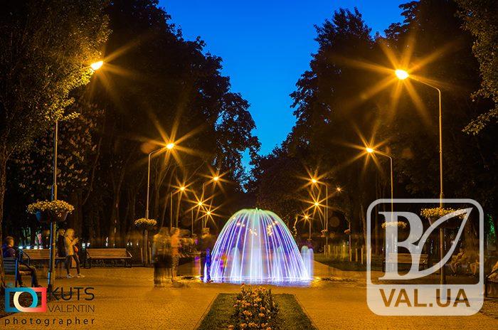 Чернігівські фонтани вночі. Неймовірні фото