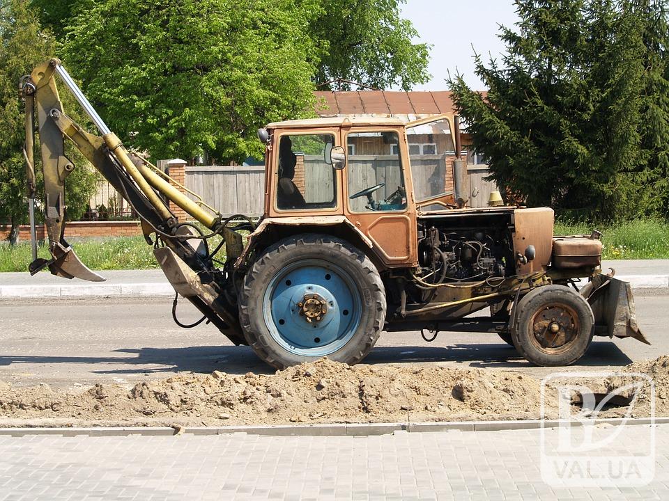 Обиженные черниговцы не выдержали бесконечного ремонта дорог в городе и сломали технику 