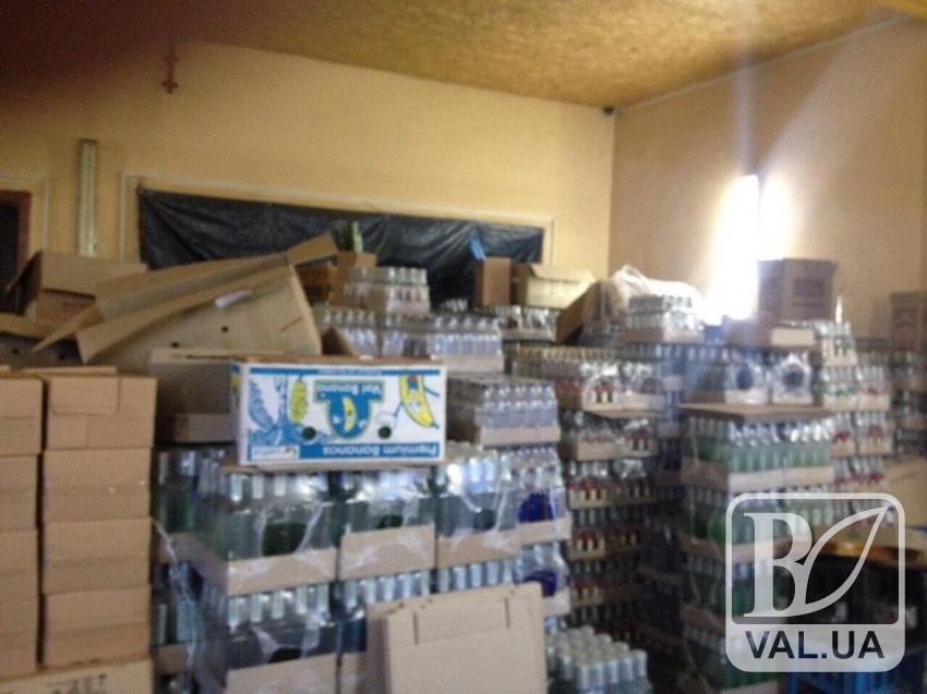 На Черниговщине разоблачили подпольный цех с 5 тысячами литров фальсифицированного алкоголя