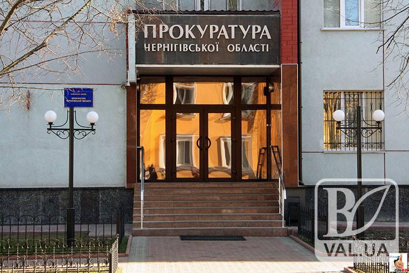 На Чернігівщині прокуратура зайнялася поліцейським, який «кришував» «чорних лісорубів» 