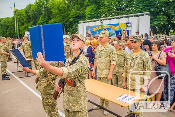 В Чернигове присягнули на верность Украине около 600 юношей. ФОТОРЕПОРТАЖ 