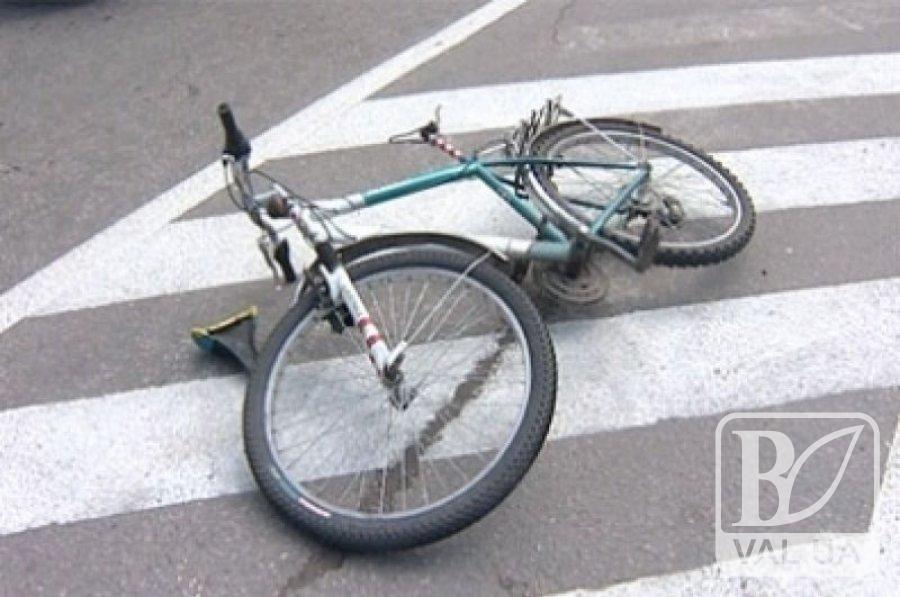 На Чернігівщині під колесами автівки загинув 70-річний велосипедист