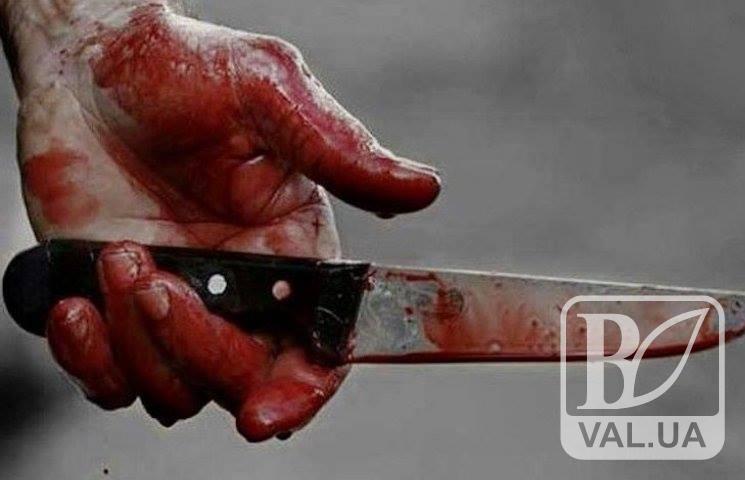 Чарчина роздору: на Чернігівщині чоловік вдарив ножем іншого під час застілля
