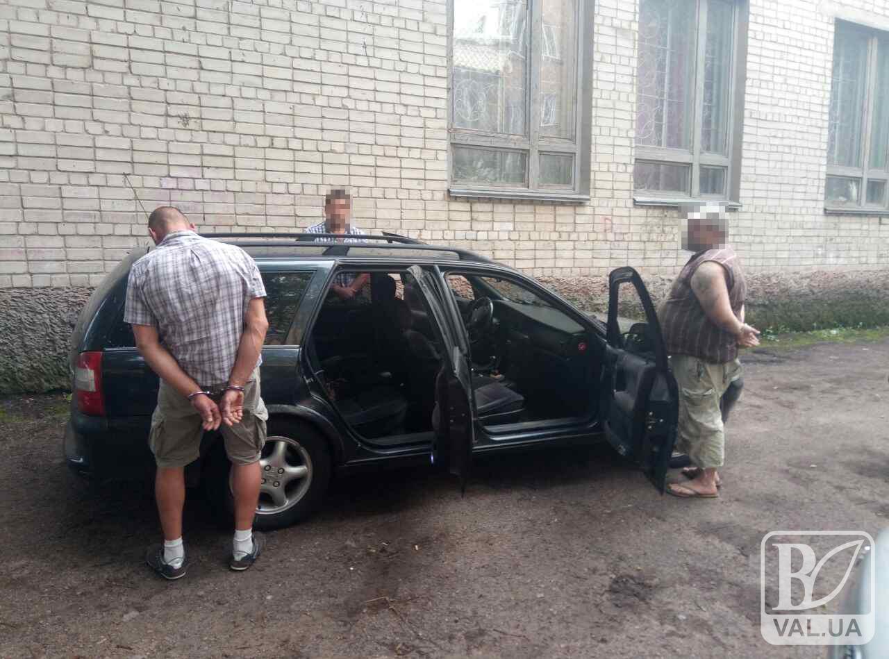 На Черниговщине разоблачили и обезвредили банду торговцев оружием. ФОТО