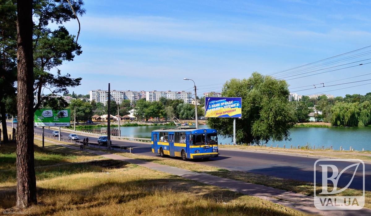 Небезпечна поїздка: у чернігівському тролейбусі під час руху травмувалися пасажири