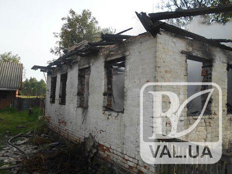 На Чернігівщині в покинутій будівлі згорів невідомий чоловік