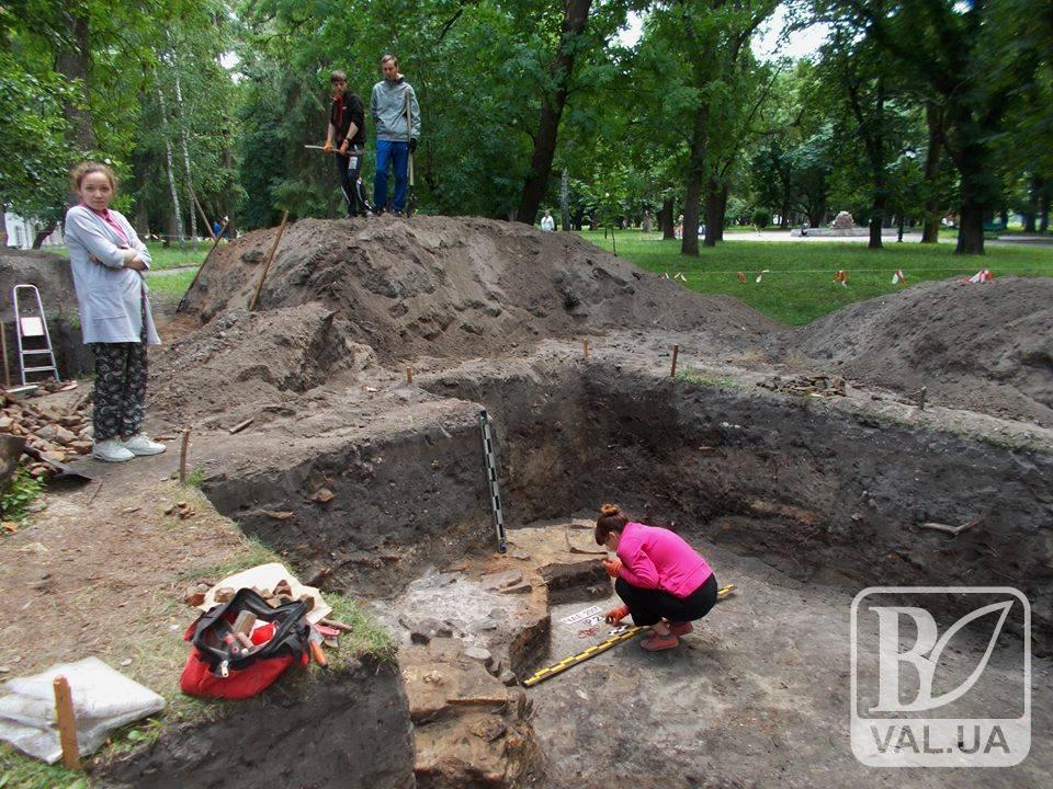 Археологи в Чернигове «вырыли» находки роскошной жизни XII столетия. ФОТО