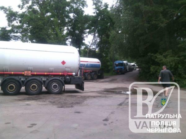 Чернігівські патрульні виявили 6 машин з небезпечним вантажем