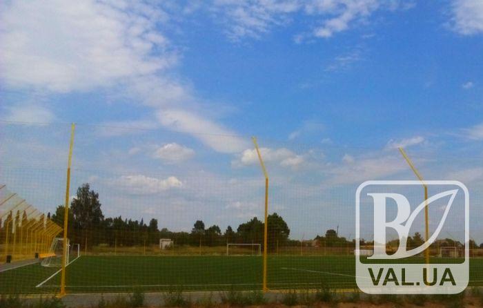 В Чернигове построено современное футбольное поле. ФОТО