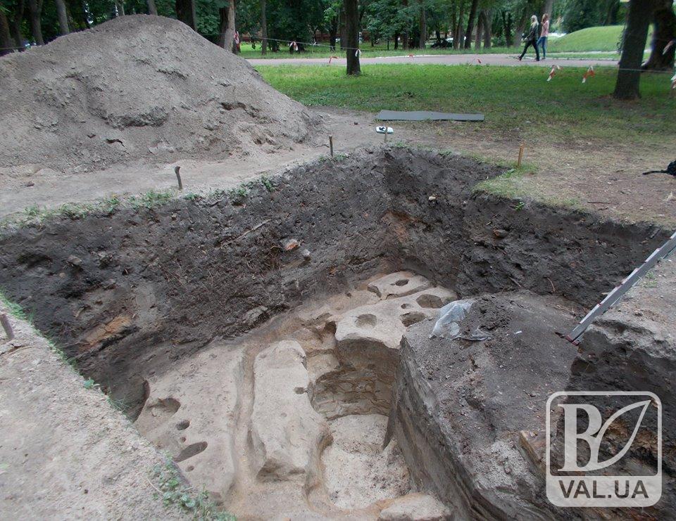 "Когда-то здесь жили мажоры": археологи в Чернигове нашли остатки древнерусского здания. ФОТО