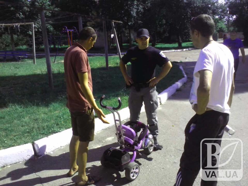У Чернігові затримали крадія дитячого велосипеду. ФОТО