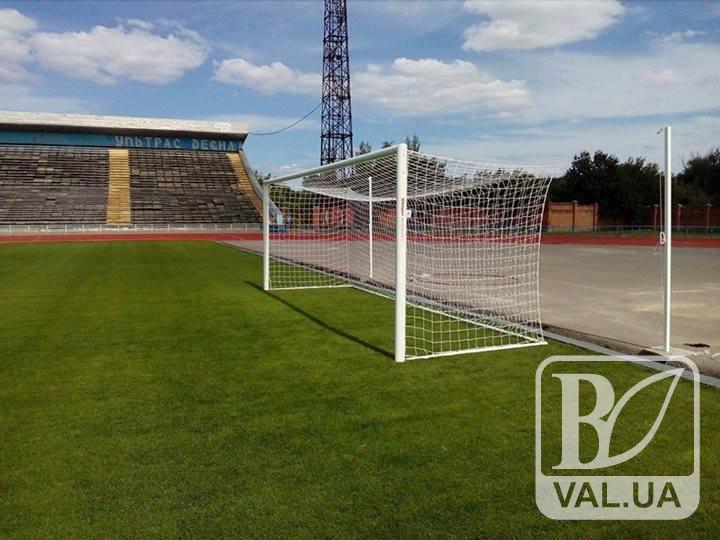 Чернігівська «Десна» протестувала новий газон і ворота на «рідному» стадіоні