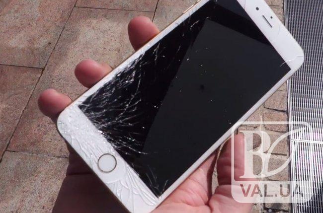 Чернігівцю у маршрутці розбили iPhone