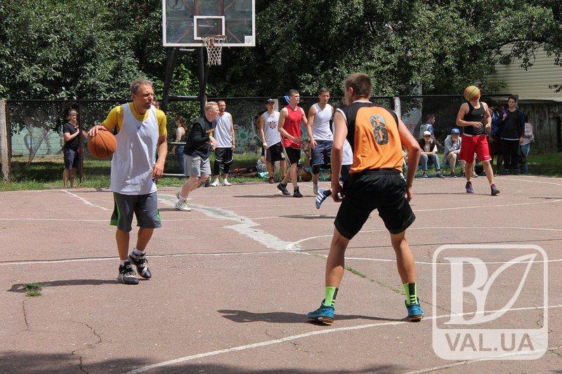 Ніжинські баскетболісти - з «бронзою» української стрітбольної ліги