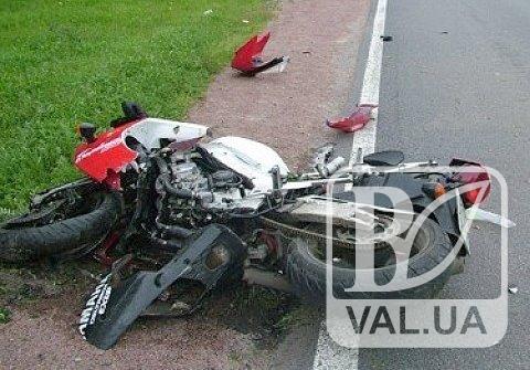 На Черниговщине из-за лобового столкновения «шестерки» и «Suzuki», мотоциклист попал в больницу