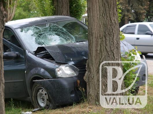 На Черниговщине из-за пьяного велосипедиста водитель авто "втаранился" в дерево