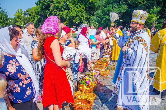 Чернігівці святкують Яблучний Спас. ФОТОрепортаж  