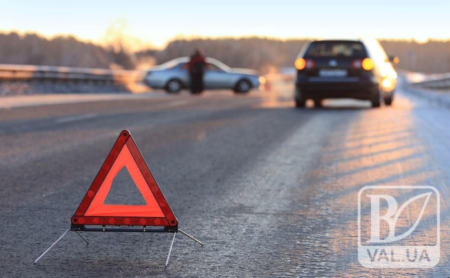 На Черниговщине из-за столкновения с «Mercedes» погиб водитель «Нивы» 