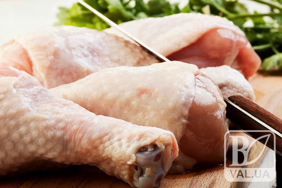 Чому у Чернігові ціни на курятину майже зрівнялись с цінами на свинину: пояснення експерта