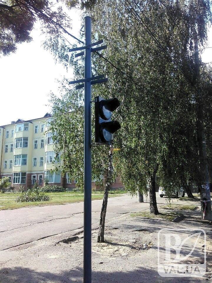 На перекрестке улиц Мазепы-Любечская снова начнет действовать светофор. ФОТО