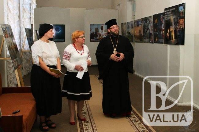 В Чернигове предлагают ознакомиться с фотографиями «цветов православия»