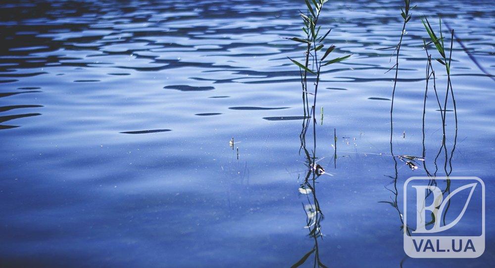 В озере на Козелеччине нашли тело неизвестного мужчины