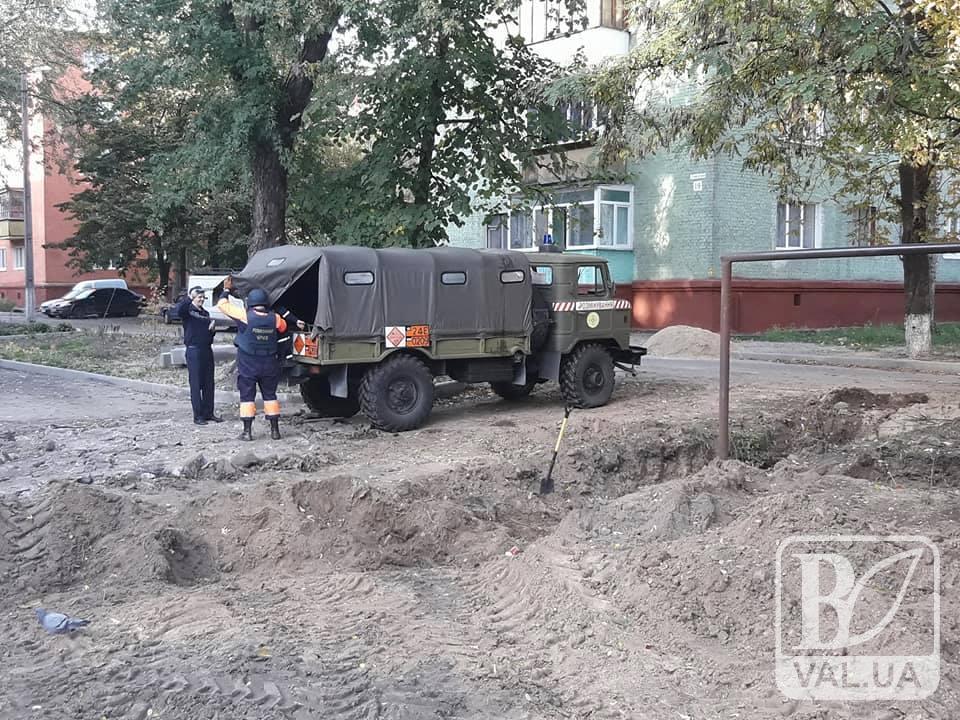 На Рокосовського під час ремонтних робіт знайшли міну. ФОТО