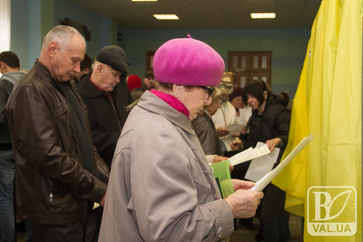 Найактивніше голосують в Малодівицькій ОТГ, а найменше - в Бобровицькій