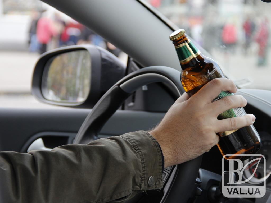Штрафы не пугают: в Чернигове снова поймали пьяного водителя. ВИДЕО