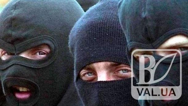 В Черниговском районе двух иностранных предпринимателей избили и ограбили неизвестные в черных масках