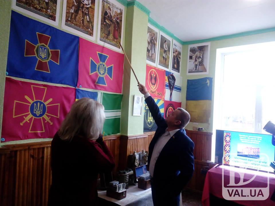 На Чернігівщині у школі відкрили музей військових прапорів. ФОТО 