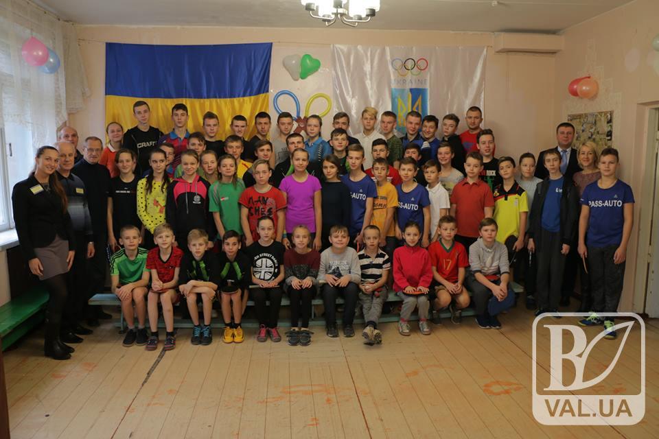 Юные черниговские теннисисты завоевали "серебро" в командном чемпионате области. ФОТО