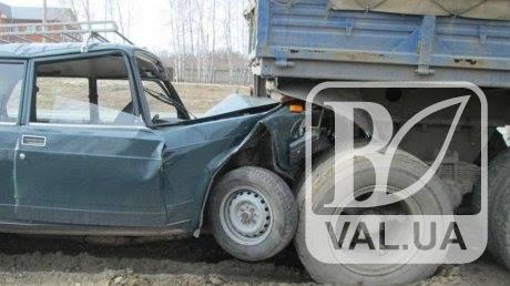 В Чернигове пассажиры «семерки» пострадали после столкновения с грузовым автомобилем