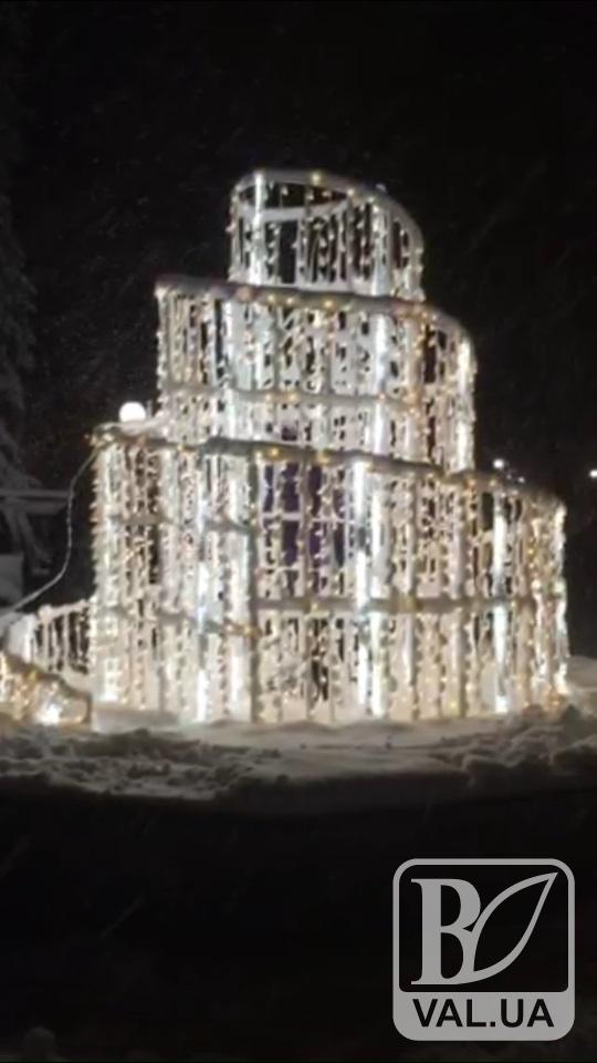 Зимовий фонтан у сквері Хмельницького вже пошкоджено
