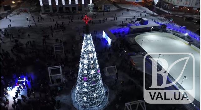 Відкриття новорічної ялинки в Чернігові – вражаюче відео з квадрокоптера