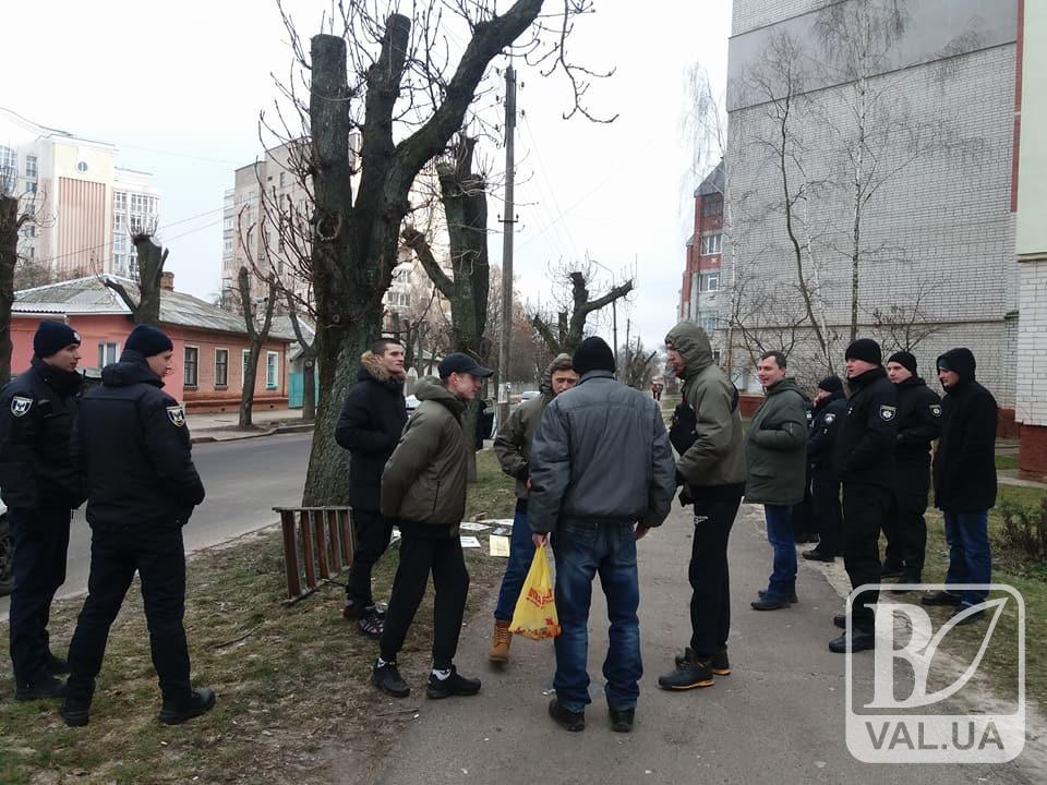 У центрі Чернігова затримали місцевих активістів. ФОТО